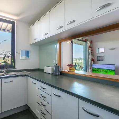 1 Bed With Balcony Pool And Tennis *