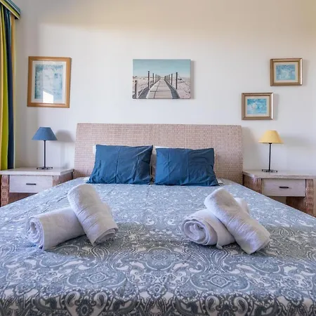 1 Bed With Balcony Pool And Tennis Apartment *